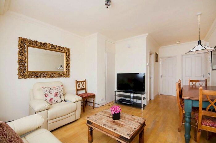 2 Bedroom Flat To Rent In Ifield Road, Chelsea, London, SW10