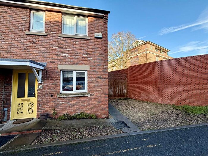 2 Bedroom Semi Detached House For Sale In Old Tram Road, Gloucester, GL1