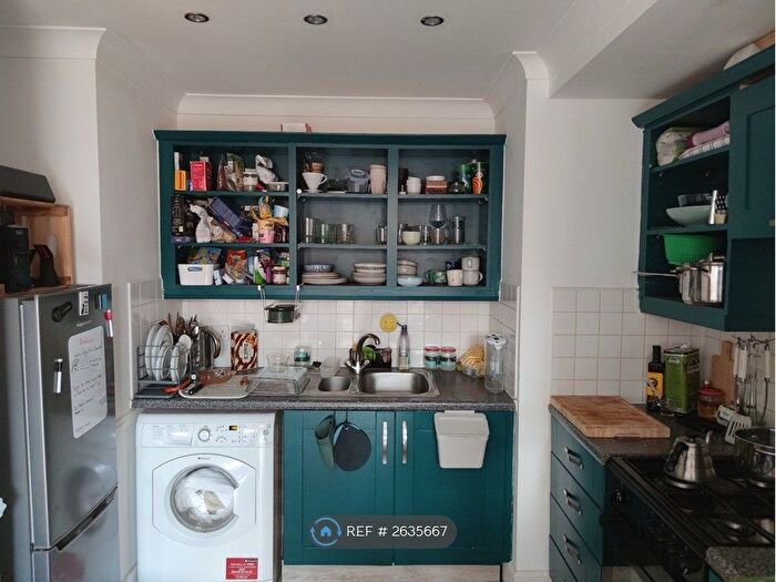 1 Bedroom Flat To Rent In Town Meadow, Brentford, TW8