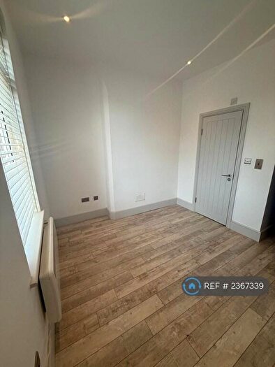 2 Bedroom Flat To Rent In Radcliffe Road, West Bridgford, Nottingham, NG2