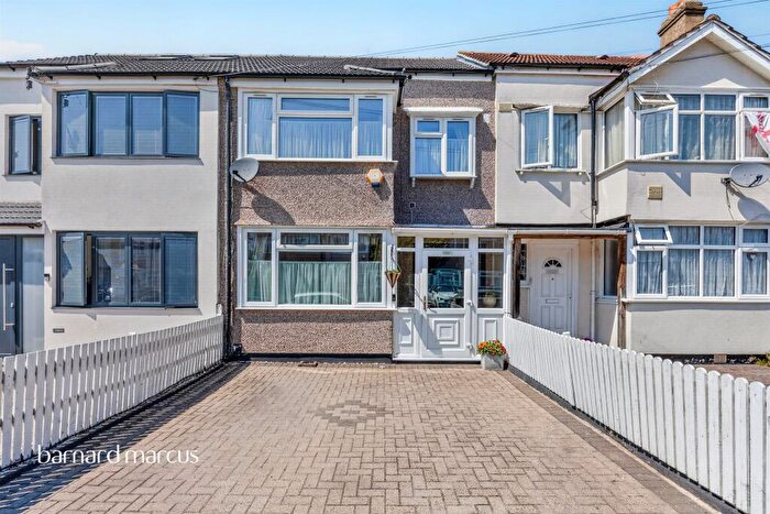 3 Bedroom Terraced House For Sale In Galpins Road, Thornton Heath, CR7