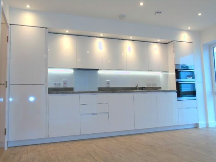 2 Bedroom Flat To Rent In Kimpton Road, Luton, LU2