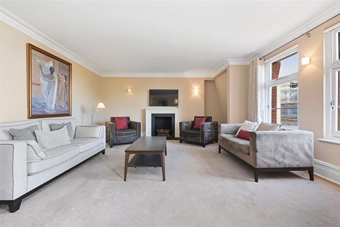 4 Bedroom Flat To Rent In Iverna Court, London, W8
