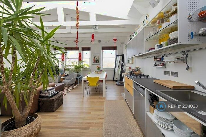 2 Bedroom Flat To Rent In Redcliffe Square, London, SW10