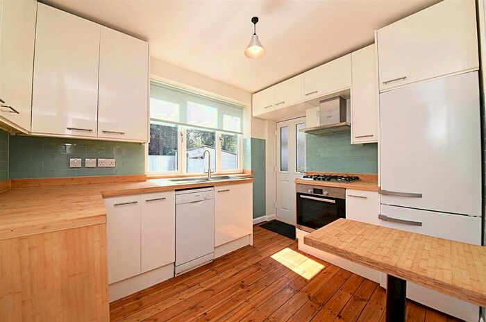 2 Bedroom Flat To Rent In Dollis Road, London, NW7