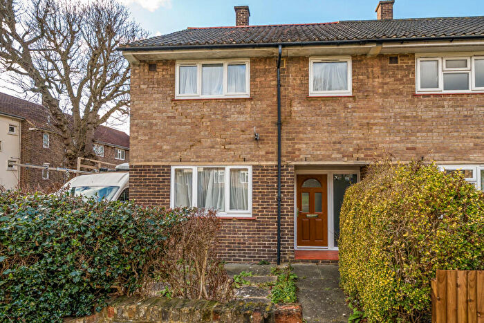 3 Bedroom End Of Terrace House For Sale In Brasted Close, London, SE26