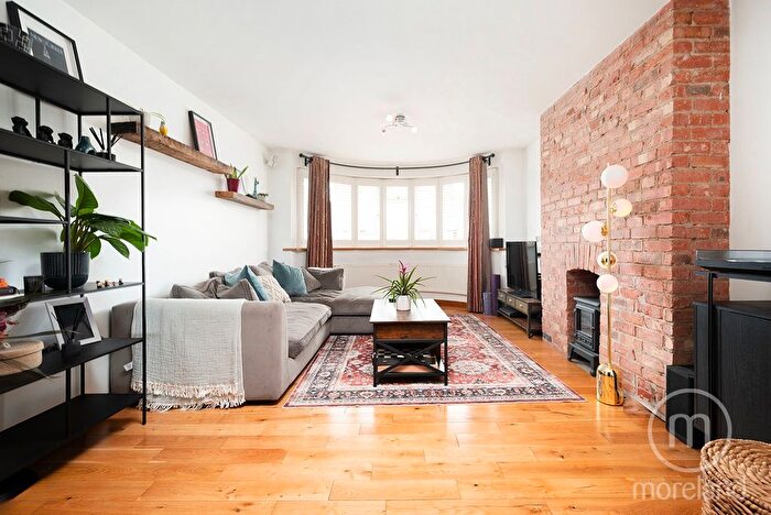 3 Bedroom Flat For Sale In Beaufort Park, Golders Green, NW11