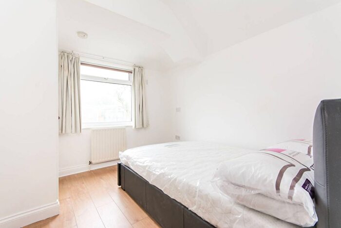 1 Bedroom Flat For Sale In Melrose Avenue, Willesden Green, London, NW2