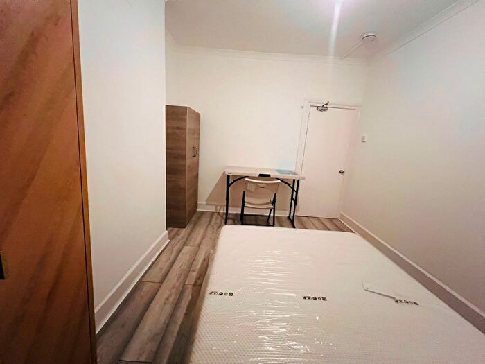 5 Bedroom End Of Terrace House To Rent In Mossford Street, London, E3