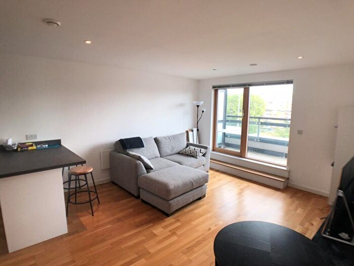 2 Bedroom Apartment To Rent In Gateway South, Leeds City Centre, LS9