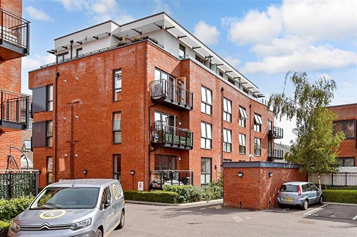 1 Bedroom Flat For Sale In Avebury Avenue, Tonbridge, Kent, TN9