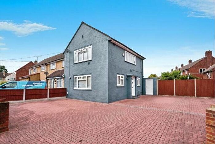 3 Bedroom Detached House To Rent In Frobisher Crescent, Staines-Upon-Thames, Surrey, TW19