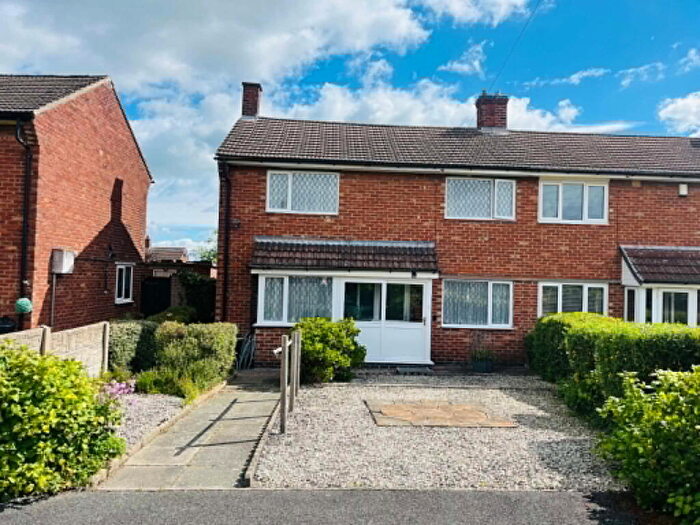 3 Bedroom Semi-Detached House For Sale In Durham Close, Midway, Swadlincote, DE11