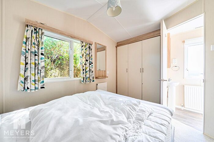 3 Bedroom Mobile/park Home For Sale In Durdle Door Holiday Park, Wareham, BH20 - Photo 10