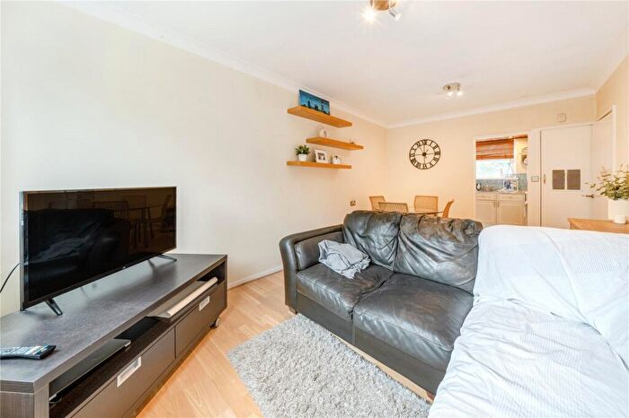 1 Bedroom Apartment For Sale In Cornford Grove, London, SW12