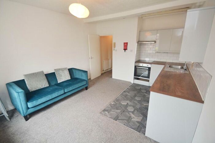 1 Bedroom Flat To Rent In Beaconsfield, Fallowfield, Manchester, M14