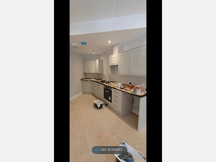 1 Bedroom Flat To Rent In High Street, Totton, Southampton, SO40