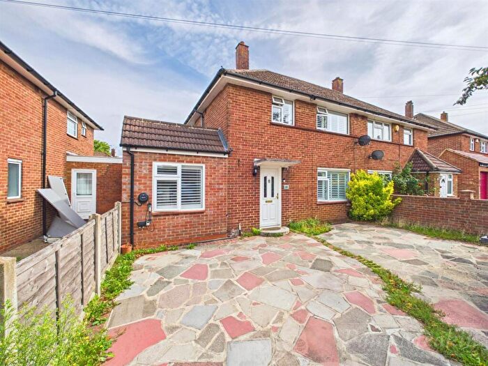 3 Bedroom Semi-Detached House For Sale In Kennelwood Crescent, New Addington, Croydon, CR0