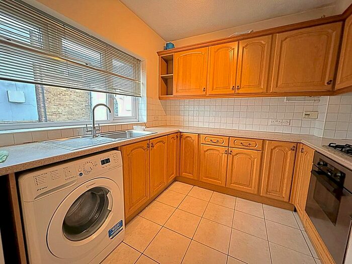2 Bedroom Flat To Rent In Warley Hill, Warley, Brentwood, CM14