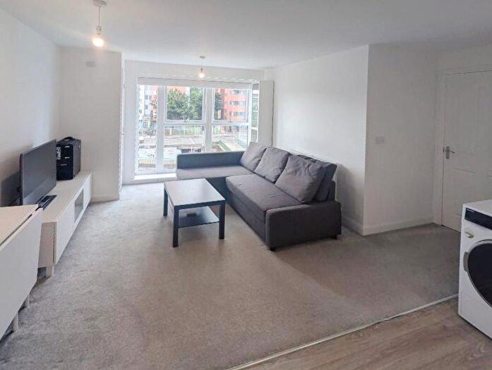 2 Bedroom Flat To Rent In Belgrave Middleway, Birmingham, B5