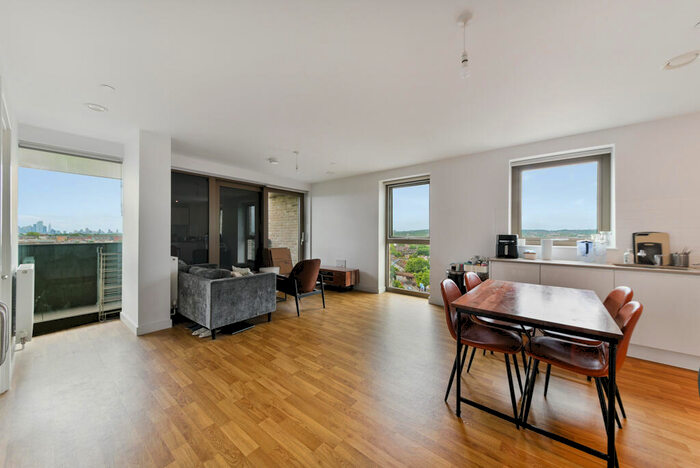 2 Bedroom Apartment To Rent In Apex Gardens, Seven Sisters London, N15
