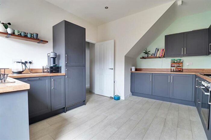 3 Bedroom Terraced House For Sale In Hawthorn Avenue, Hull, HU3