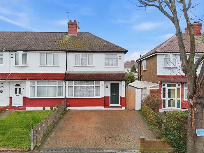 3 Bedroom End Terrace House For Sale In Mapleton Crescent, Enfield, EN3
