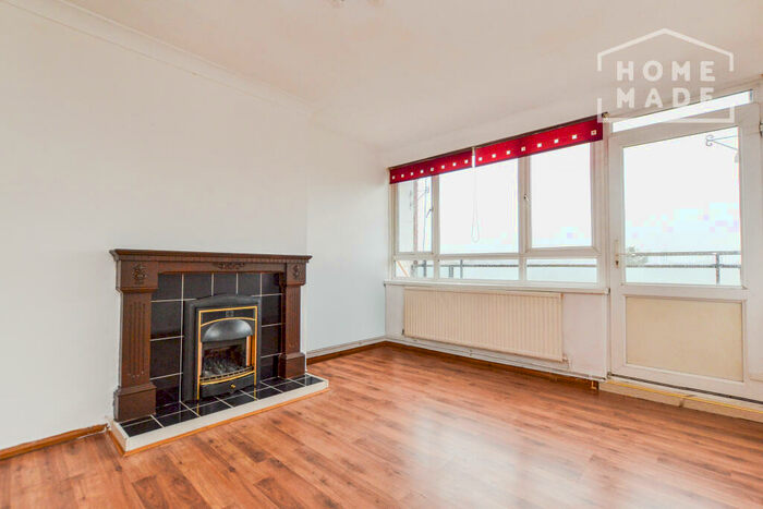 3 Bedroom Flat To Rent In Brinkburn Close, SE2