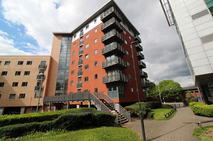 2 Bedroom Flat To Rent In City Walk, Leeds, West Yorkshire, LS11