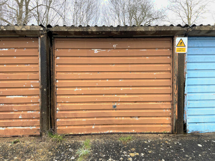 Garage / Parking For Sale In Garage, Springhill Road, Grendon Underwood, Aylesbury, HP18