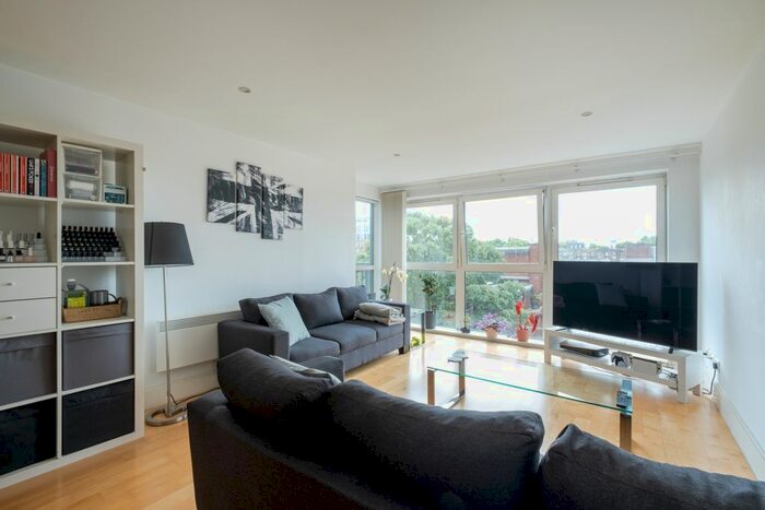2 Bedroom Flat To Rent In Pimlico Apartments, Vauxhall Bridge Road, London, SW1V