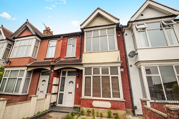 1 Bedroom Flat To Rent In Morden Road, Wimbledon, London, SW19