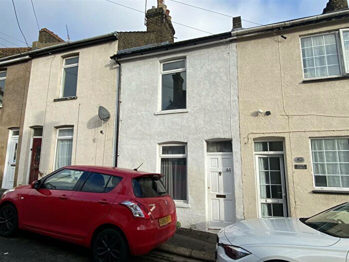 3 Bedroom House To Rent In Wykeham Street, Strood, ME2