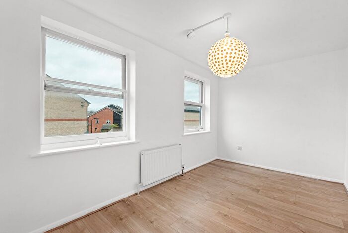 3 Bedroom Flat To Rent In Edmeston Close, Trowbridge Estate, E9