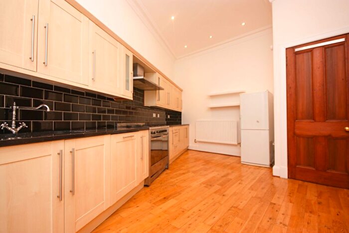 4 Bedroom Flat To Rent In Turnberry Road, Glasgow, G11