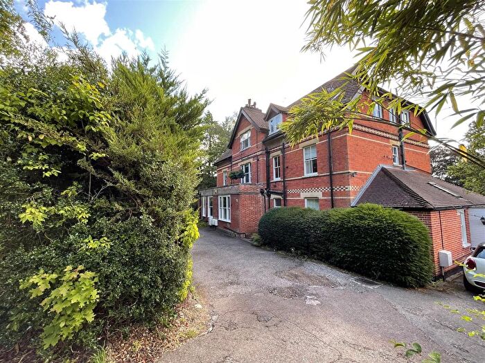 1 Bedroom Flat To Rent In Crawley Ridge, Camberley, GU15