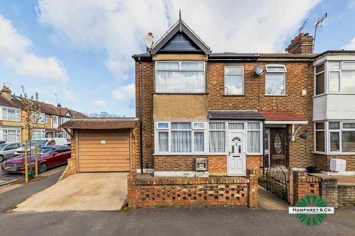 4 Bedroom Semi-Detached House To Rent In Cecil Road, Walthamstow, London, E17