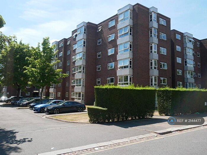 2 Bedroom Flat To Rent In Raffles House, London, NW4