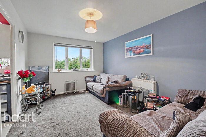 1 Bedroom Apartment For Sale In Chestnut Road, Basildon, SS16