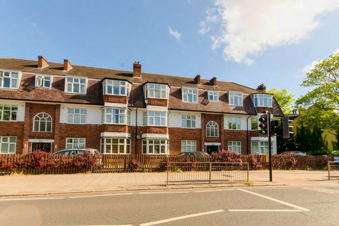 2 Bedroom Flat To Rent In East End Road, East Finchley, London, N2