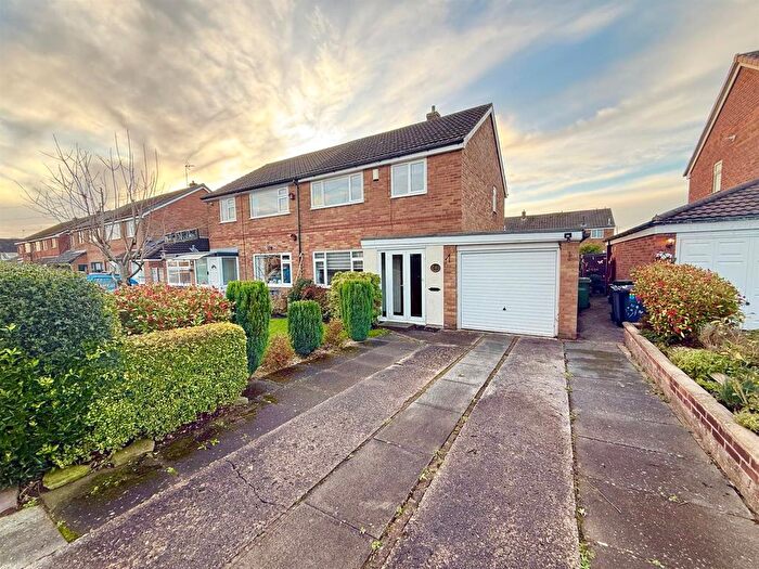 3 Bedroom Semi-Detached House For Sale In Kenilworth Road, Macclesfield, SK11