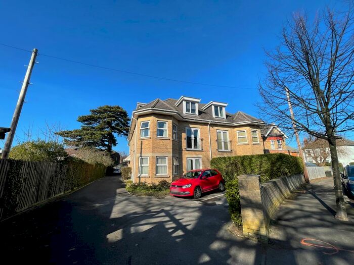 2 Bedroom Flat To Rent In Harvey Road, BH5