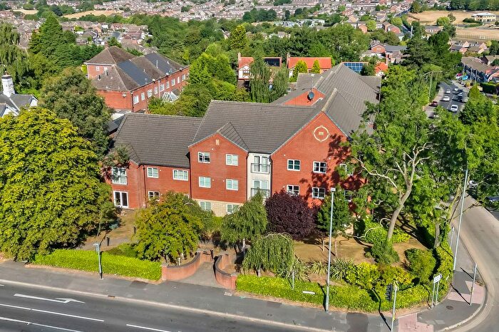2 Bedroom Flat For Sale In Plains Road, Nottingham, NG3