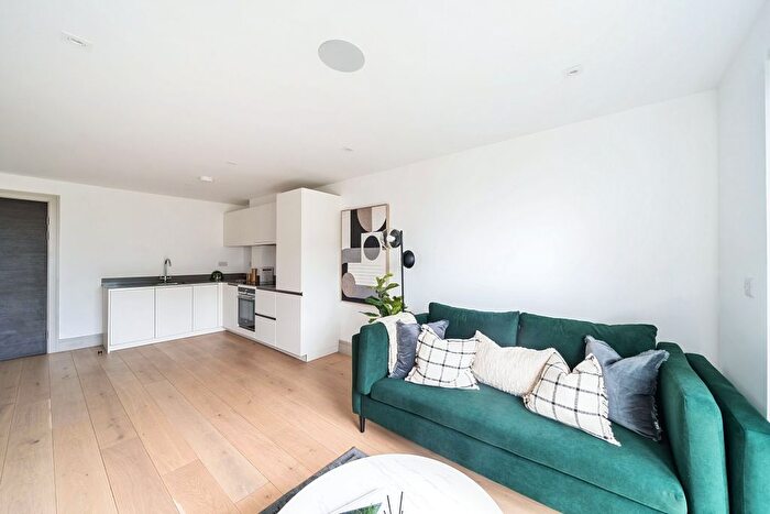 3 Bedroom Flat To Rent In Lawrence Road, London, N15