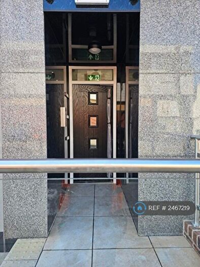 3 Bedroom Flat To Rent In Old Street, Ashton-Under-Lyne, OL6