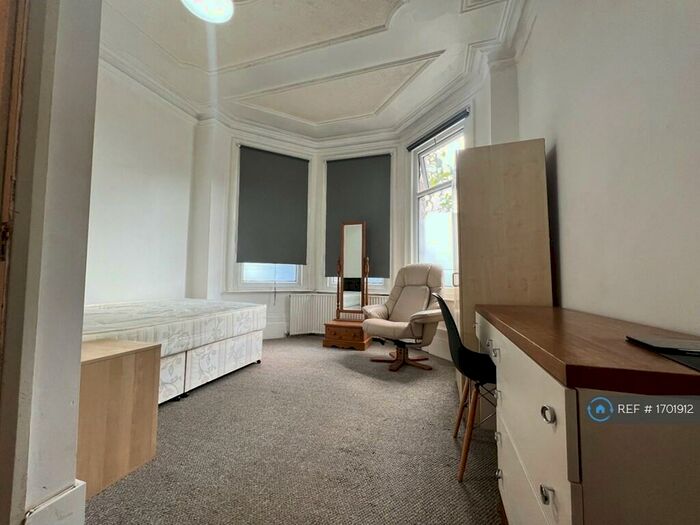 2 Bedroom Flat To Rent In Frobisher Road, London, N8