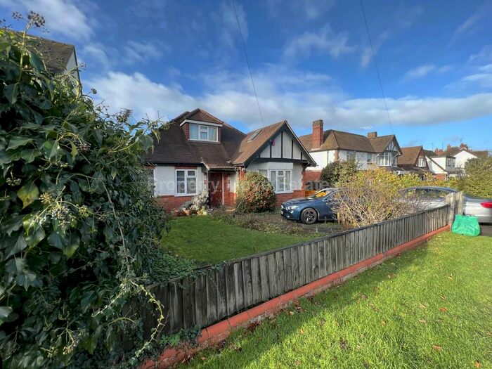 4 Bedroom Bungalow To Rent In Church Road, Reading, RG6