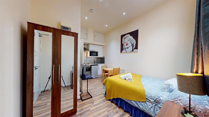 Studio To Rent In Brondesbury Park, Kilburn, NW6