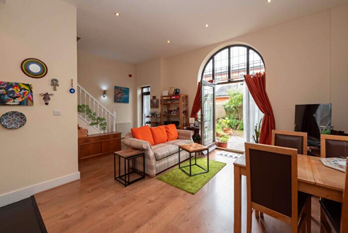 1 Bedroom Duplex For Sale In Godfrey Gardens, Chartham, CT4