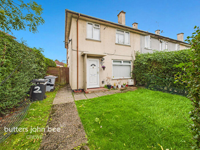 3 Bedroom End Of Terrace House For Sale In Hawthorn Grove, Crewe, CW1